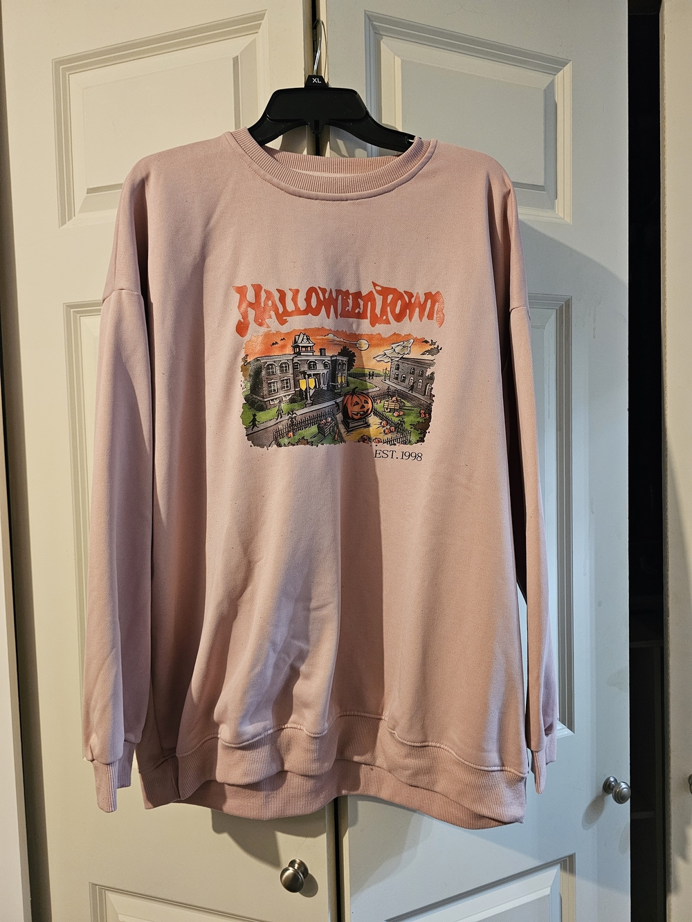 Halloween Town Graphic Crewneck Sweatshirt - Light Pink 2xl